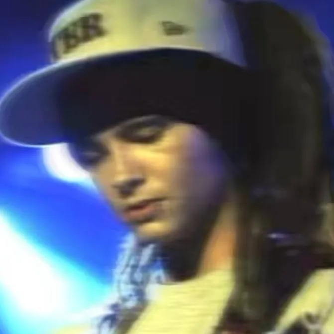 chat with ai character: tom kaulitz