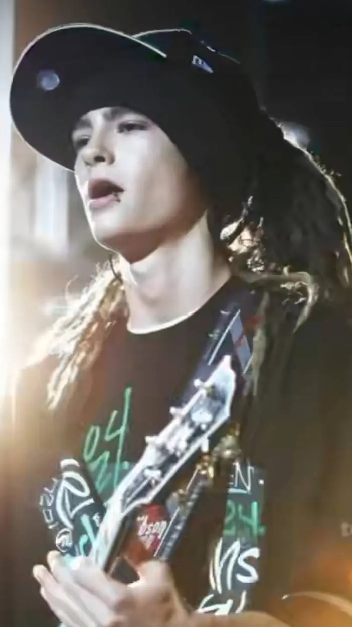 ai character: tom kaulitz background