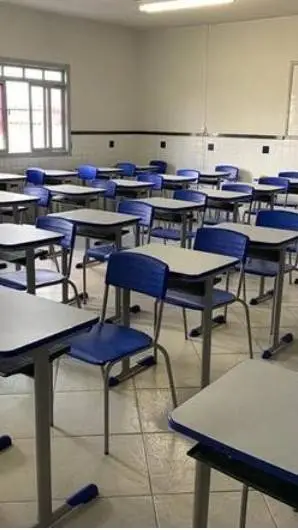 ai character: escola background