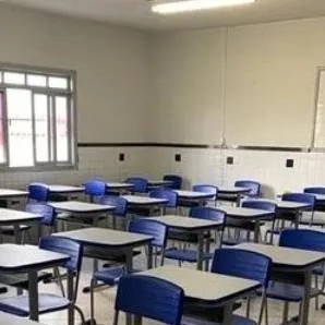 chat with ai character: escola