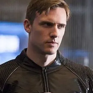 chat with ai character: Hunter Zolomon