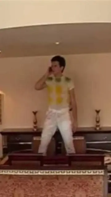 ai character: Moldova 🇲🇩 background