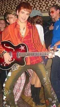 ai character: O-Zone 🇲🇩 background