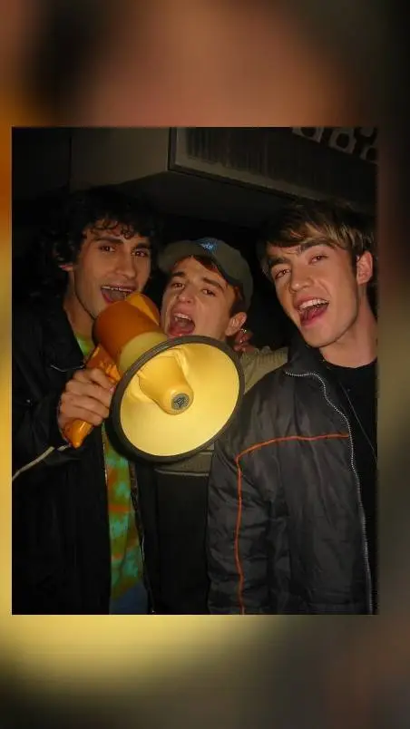 ai character: O-Zone 🇲🇩 background