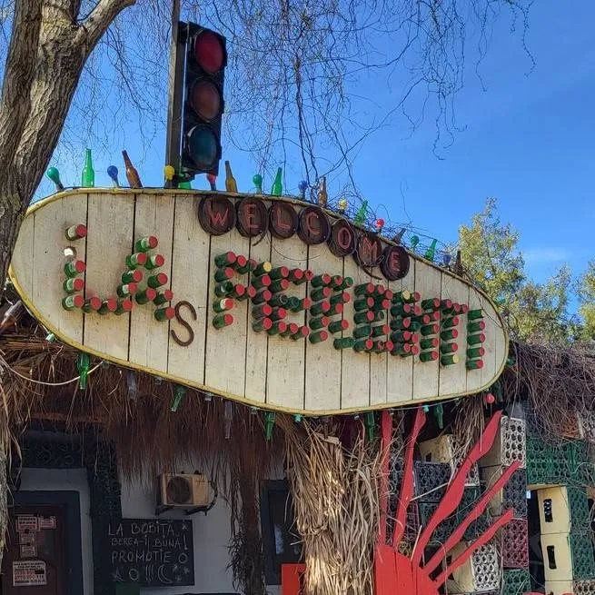 chat with ai character: Las Fierbinți🇷🇴