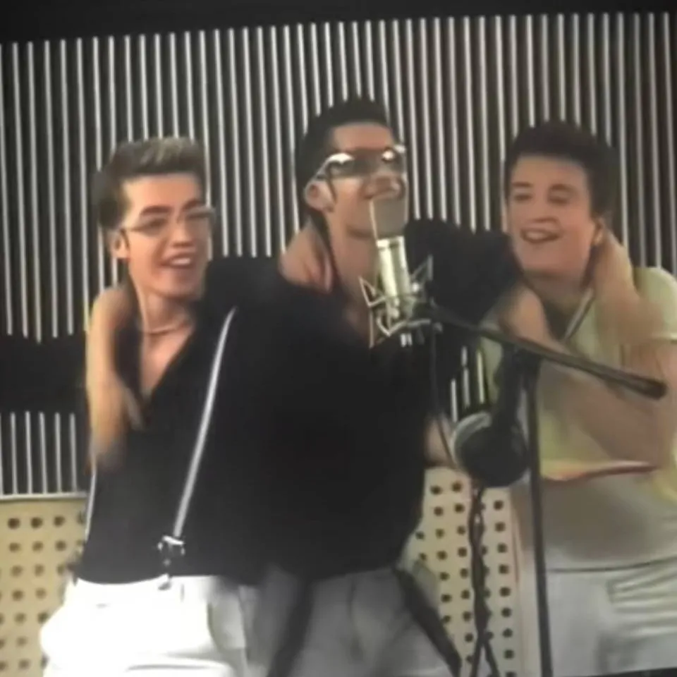 chat with ai character: O-Zone