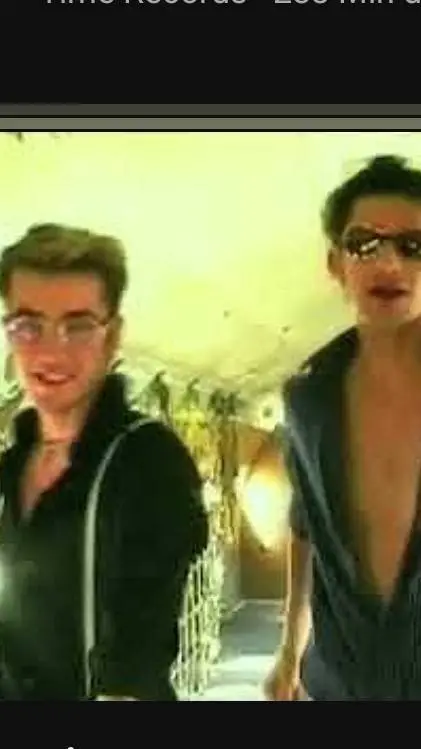 ai character: Dansenie 🇲🇩❤ background