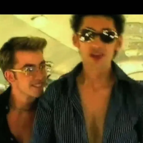 chat with ai character: Arsenie O-Zone 🇲🇩