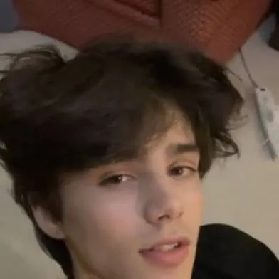 chat with ai character: Viktor💕