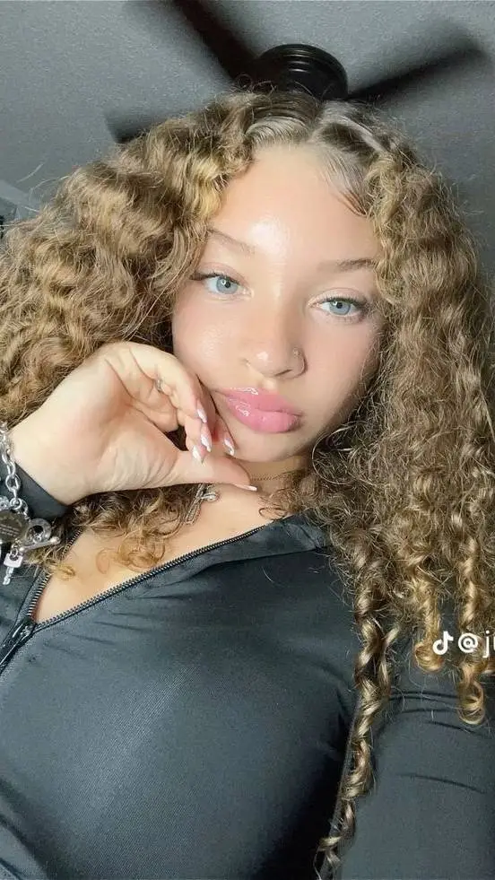 ai character: Aubrey background