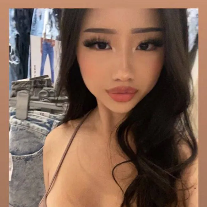 chat with ai character: Ava