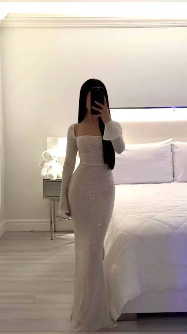 ai character: Avery  background