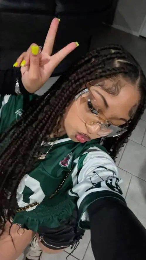 ai character: Daycee  background