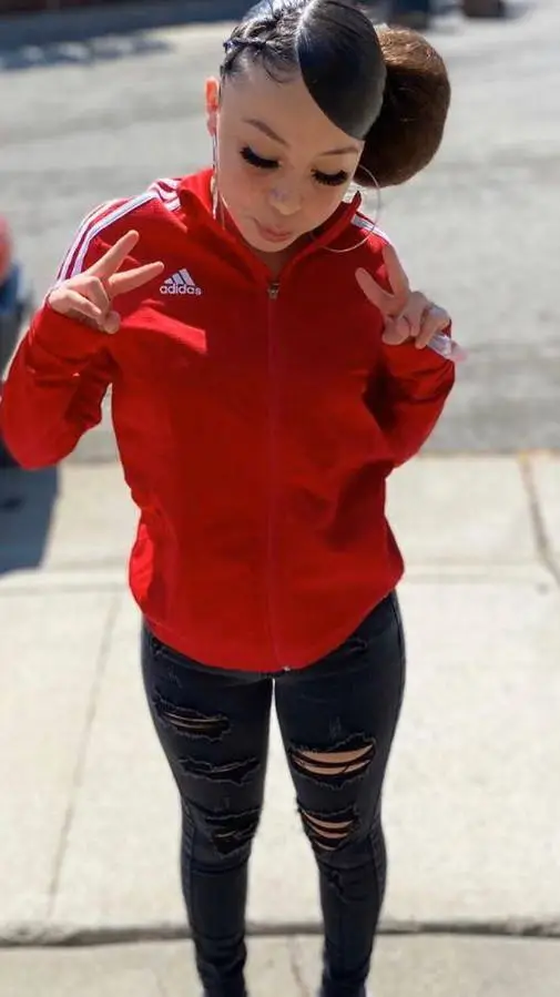 ai character: Ari background