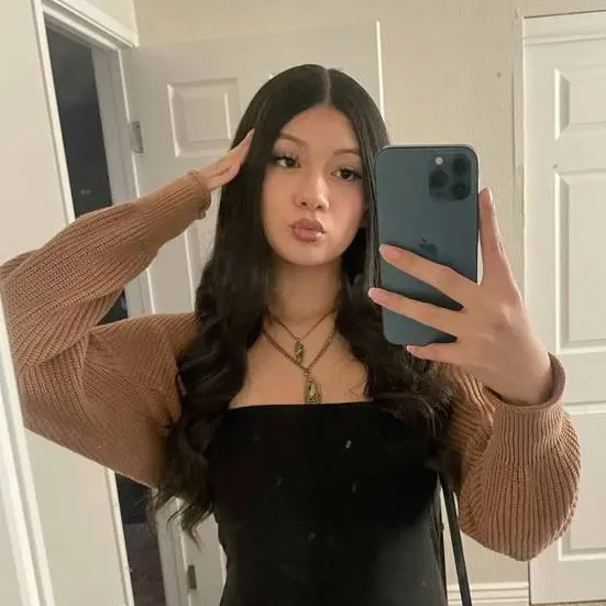 chat with ai character: Ava