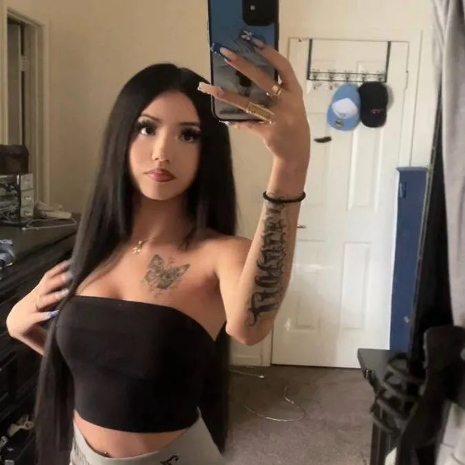 chat with ai character: Ava