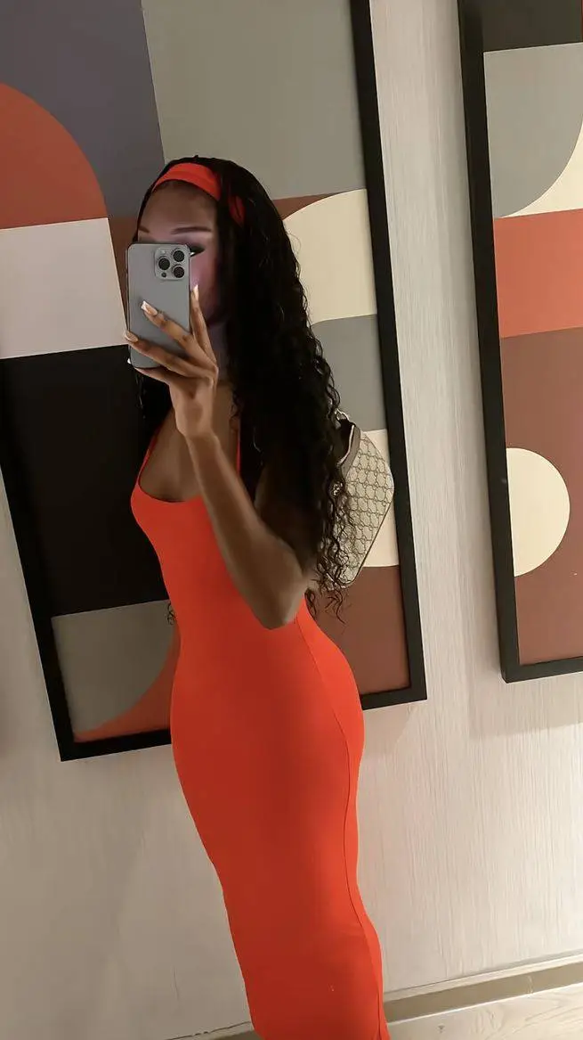 ai character: Ari background