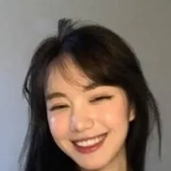 chat with ai character: Cena en familia Fe