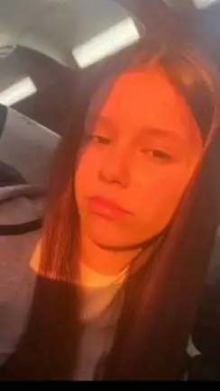 ai character: Cena en familia Fe background