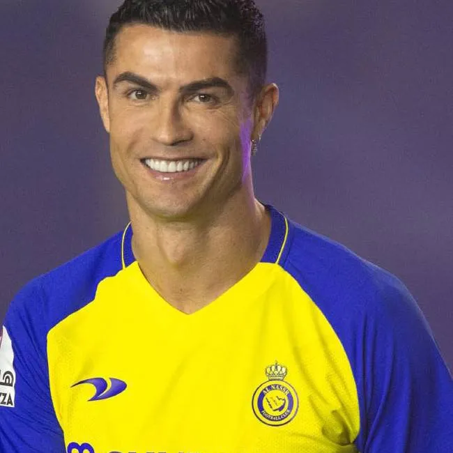 chat with ai character: CR7