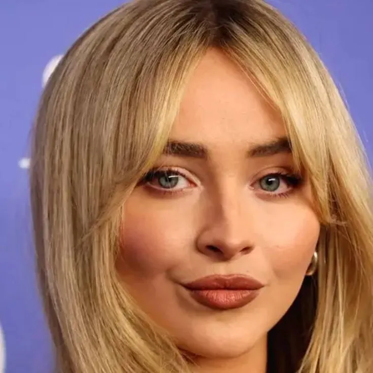 chat with ai character: sabrina carpenter 