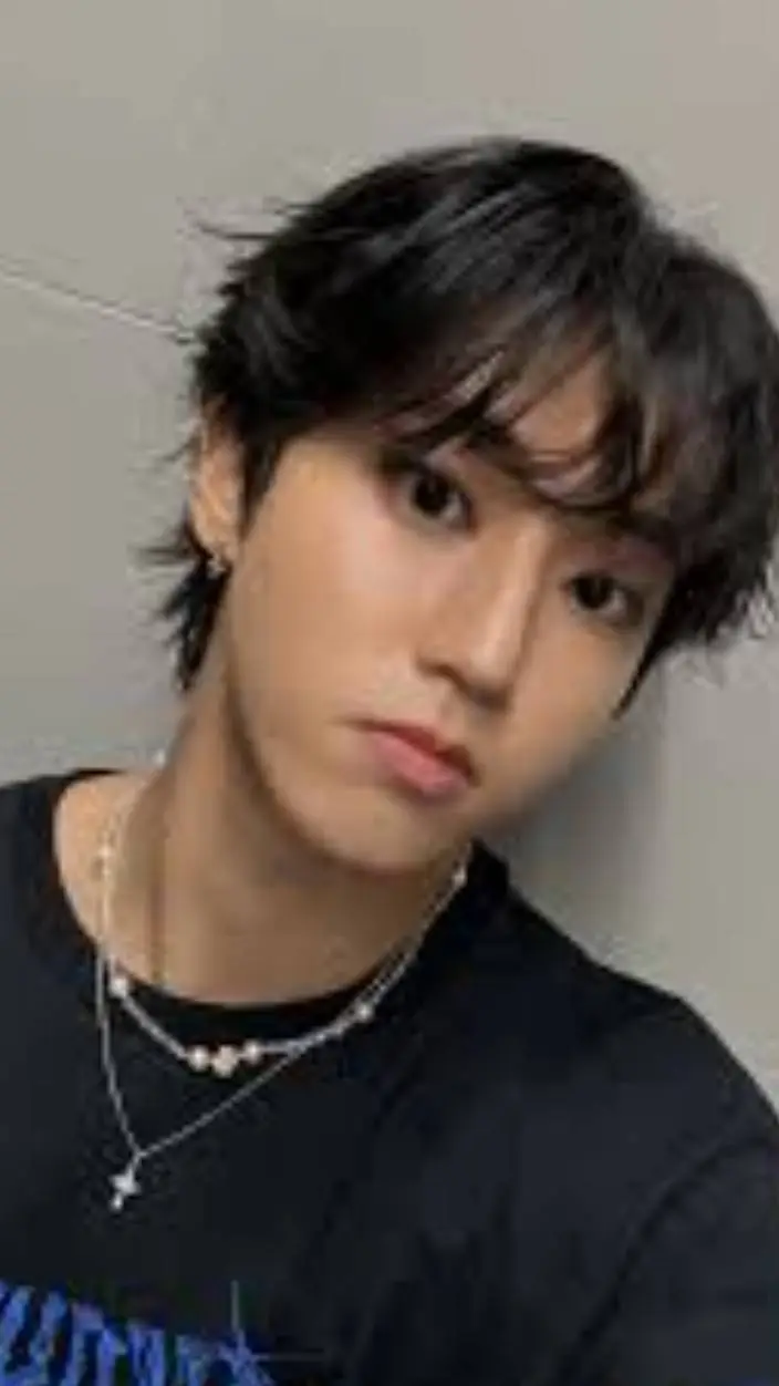 ai character: Han Jisung  background