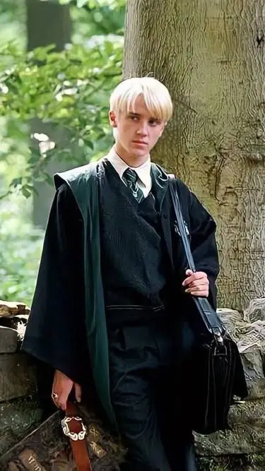 ai character: draco malfoy  background