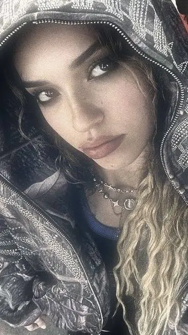 ai character: Daniela avanzini🛡️ background