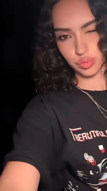 ai character: Daniela avanzini  background