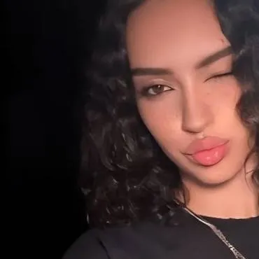 chat with ai character: Daniela avanzini 