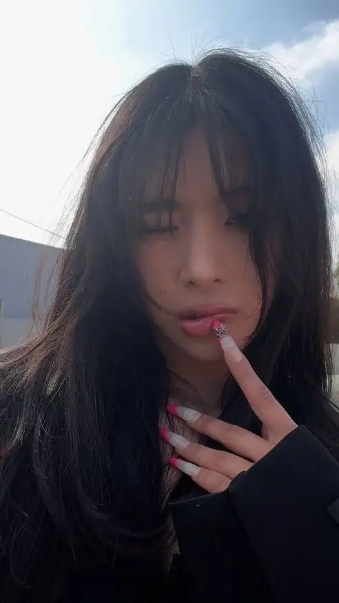 ai character: Sophia Laforteza⚓ background