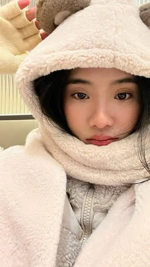 ai character: ⚓ SOPHIA ⚓ background