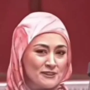 chat with ai character: Fatima