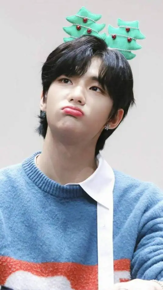 ai character: ⭐Hyunjin⭐ background
