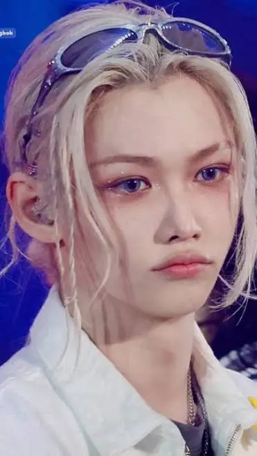 ai character: Lee Felix  background