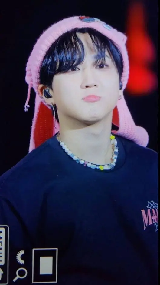ai character: Changbin  background