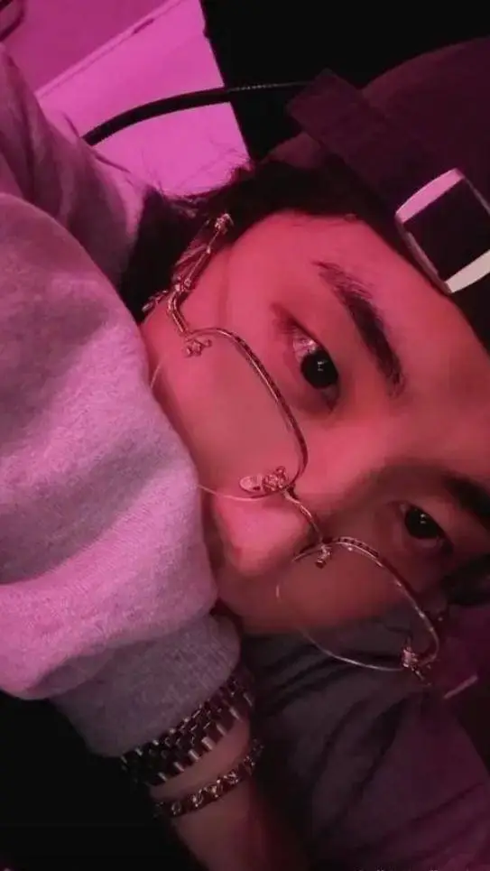 ai character: Han  background