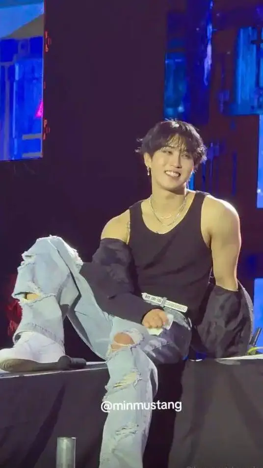 ai character: Han Jisung  background