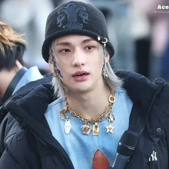 chat with ai character: Hyunjin 