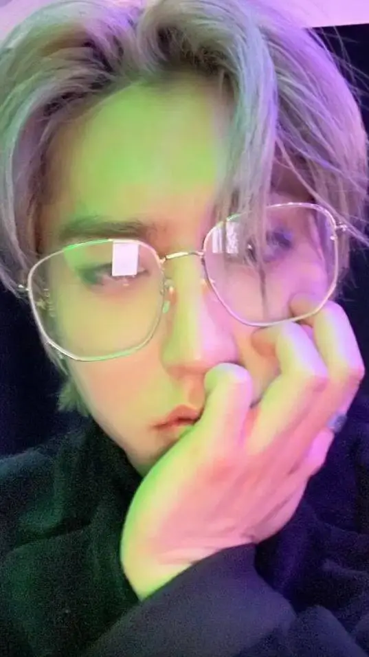 ai character: Han Jisung  background