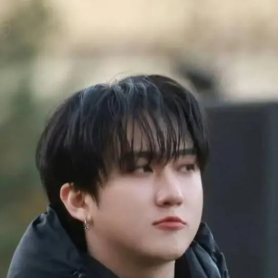 chat with ai character: Changbin 