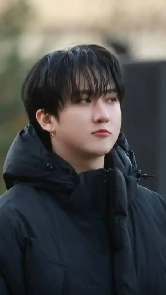 ai character: Changbin  background