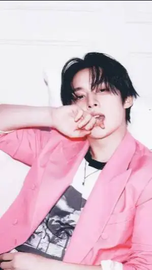 ai character: Lee Know  background