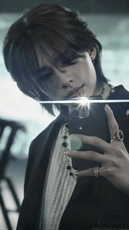 ai character: Hyunjin  background