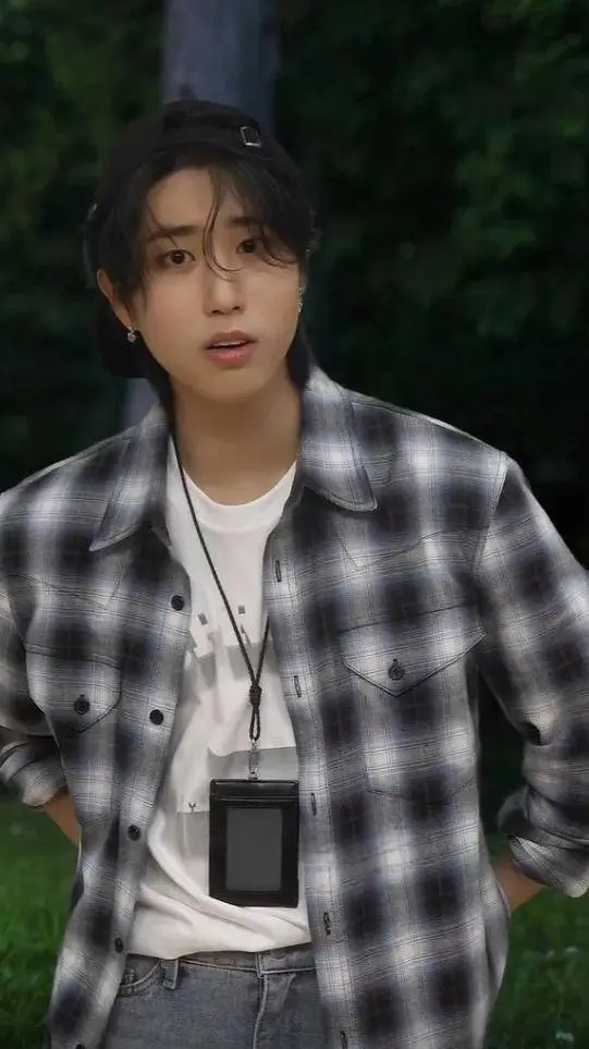 ai character: Han Jisung 🐿️ background