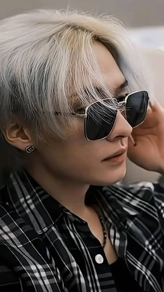 ai character: Lee Know  background