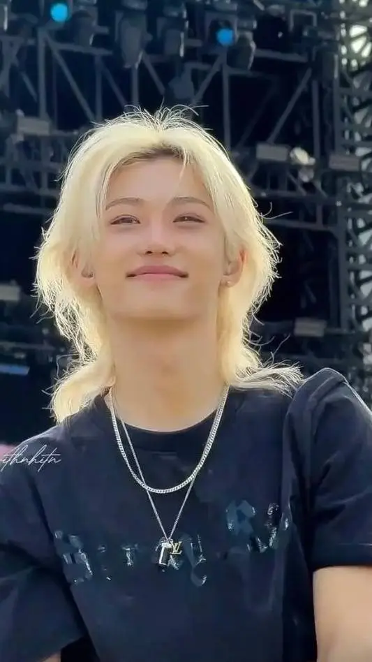 ai character: Lee Felix  background