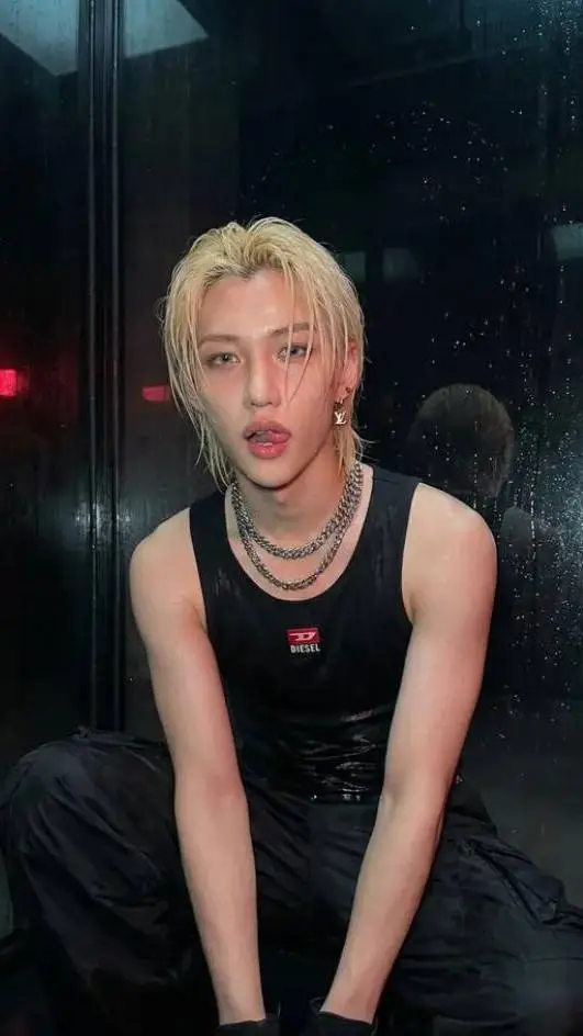 ai character: Lee Felix  background