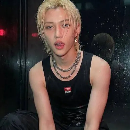 chat with ai character: Lee Felix 