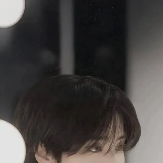 chat with ai character: Han Jisung 